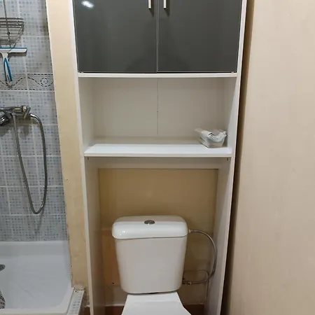 Avec Piscine Sur Quai Avec Bateau *