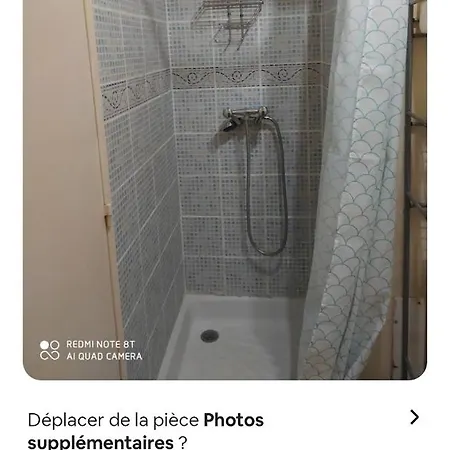 Avec Piscine Sur Quai Avec Bateau *