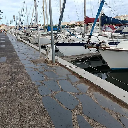 Apartment Avec Piscine Sur Quai Avec Bateau