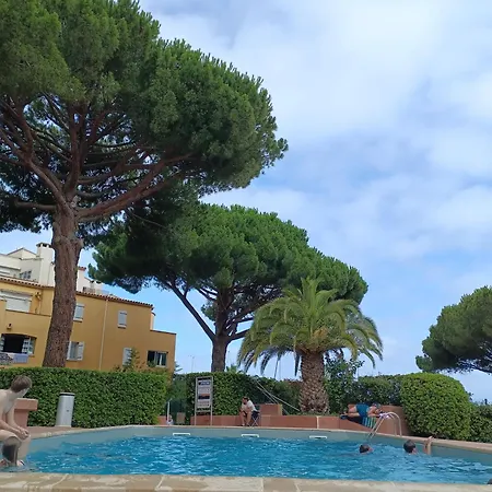 Apartment Avec Piscine Sur Quai Avec Bateau