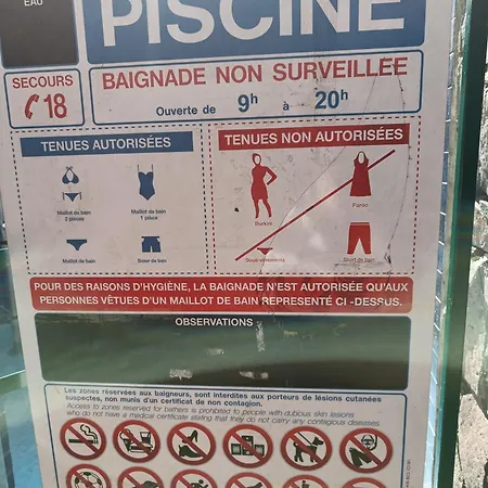 Avec Piscine Sur Quai Avec Bateau *